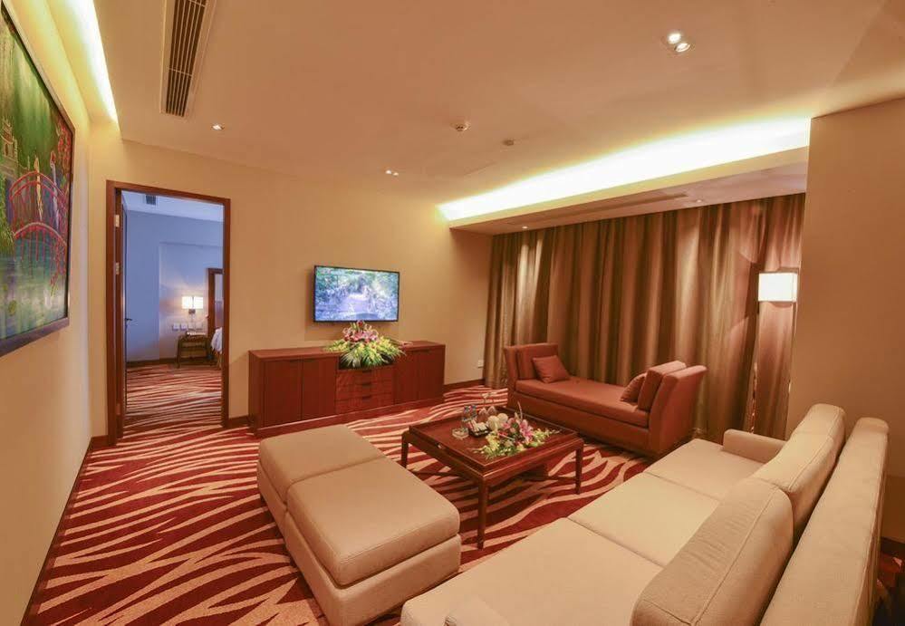 Aristo International Hotel Lao Cai Bagian luar foto